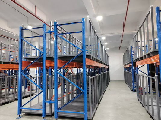 मध्यम और छोटे आकार के गोदाम स्थान के लिए फोर्कलिफ्ट या एजीवी संचालन के साथ अनुकूलन योग्य फैब्रिक रोल स्टोरेज सिस्टम